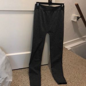 ⚫️Gray leggings⚫️